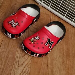 Disney Minnie Mouse Girls Red And Black Crocs, Size 1